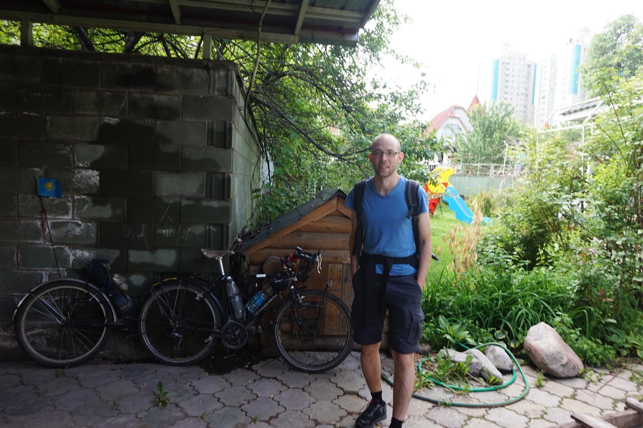 "European" Backpackers Hostel In Almaty Exterior foto