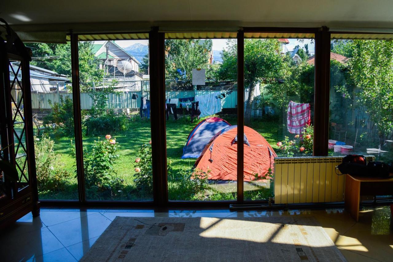 "European" Backpackers Hostel In Almaty Exterior foto