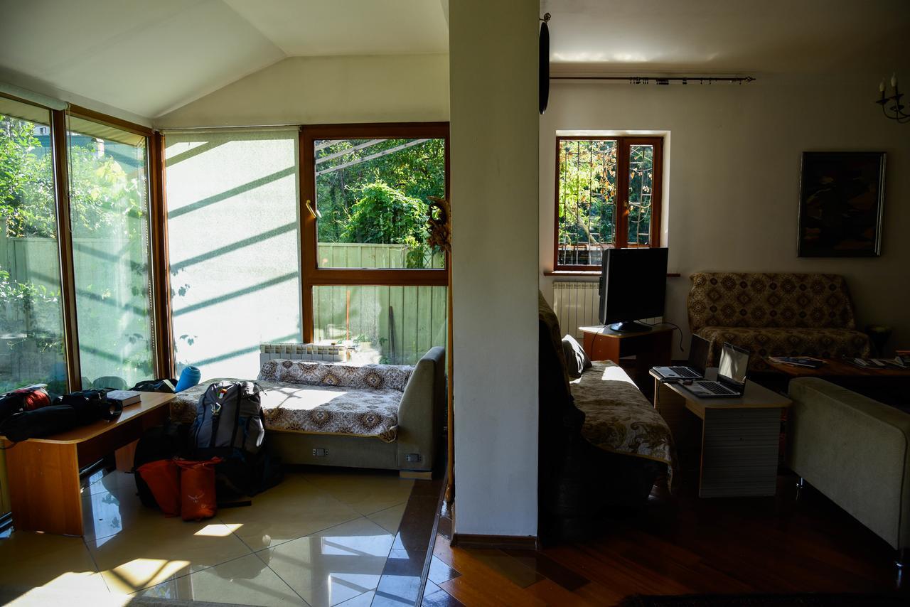 "European" Backpackers Hostel In Almaty Exterior foto